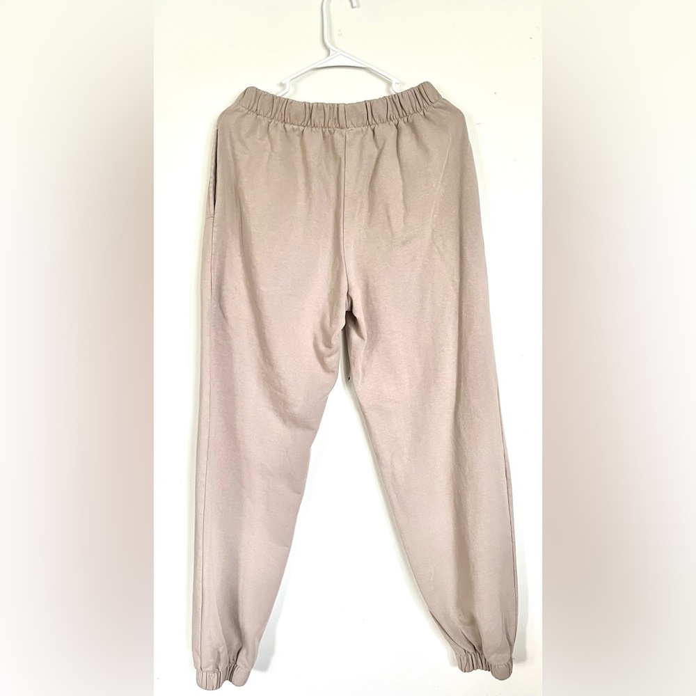 Brandy Melville Rosa Sweatpants, light brown/tanish , S-M